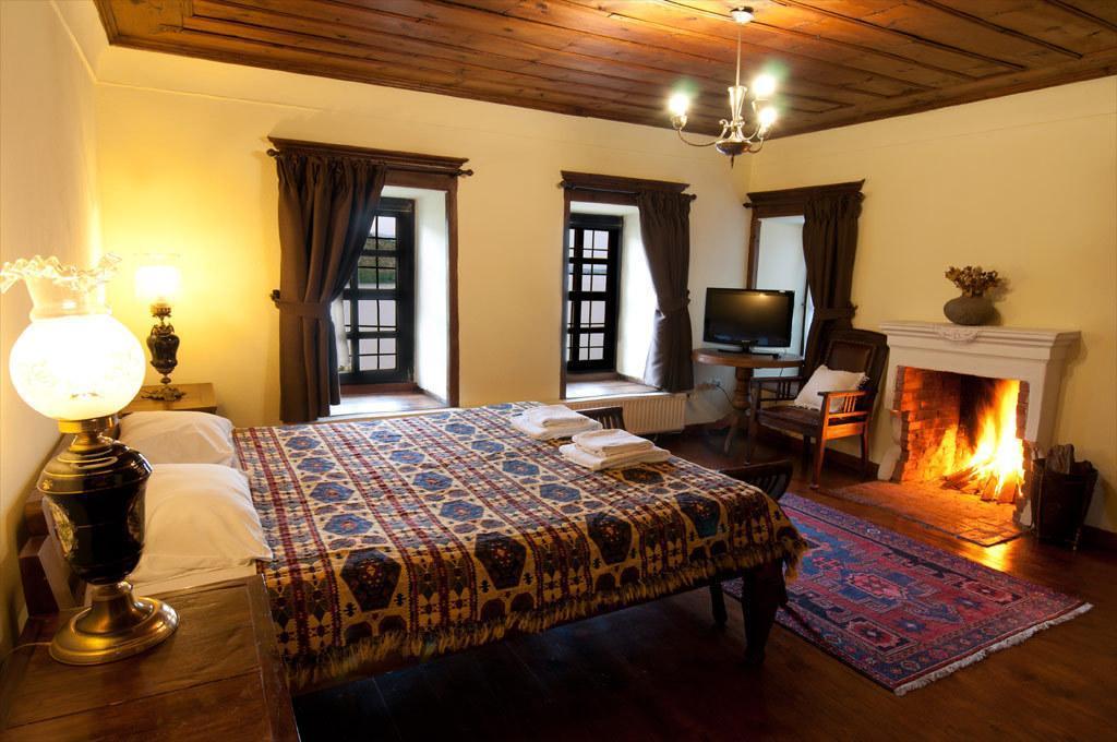 Vergoula'S Mansion Kastoria Bagian luar foto